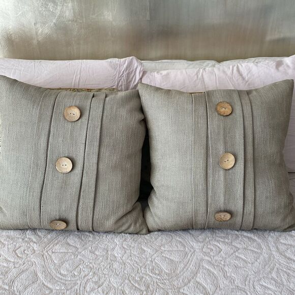 Pier 1 sage color tweed pillow set with wooden button detail - Picture 2 of 11